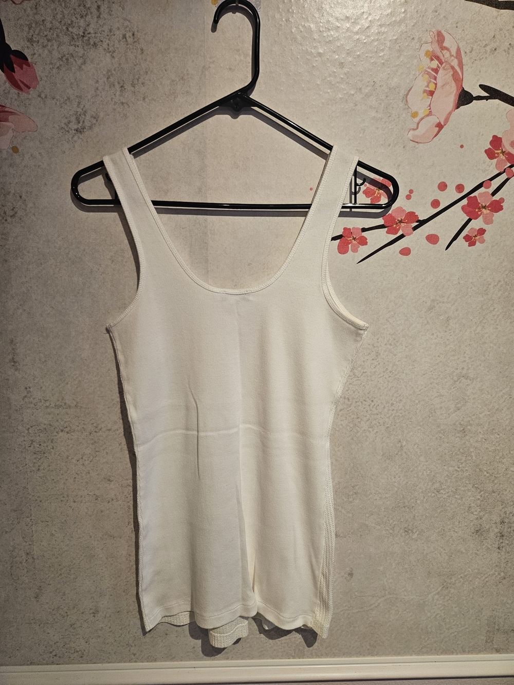 Express Women's White Ribbed Tank Top - Picture 2 of 4